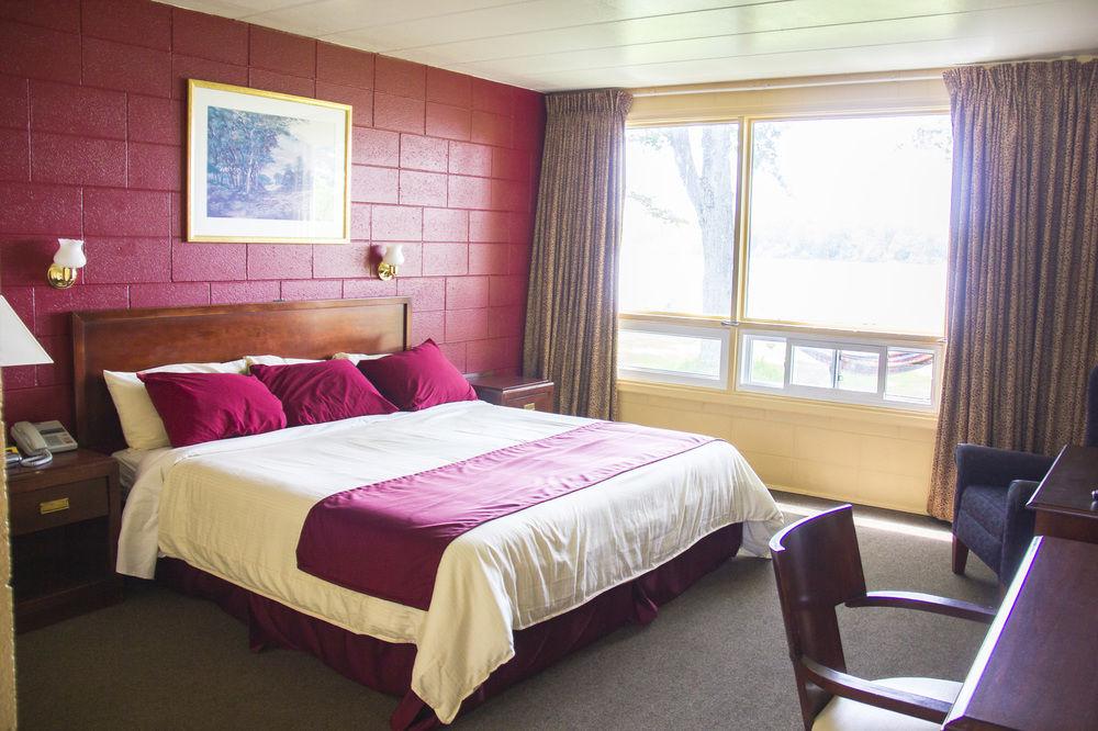 Riverview Motel riverside view